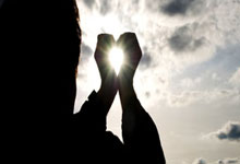 中欧体育：杨31+10+绝杀詹眉空砍77分 老鹰险胜湖人6连胜.